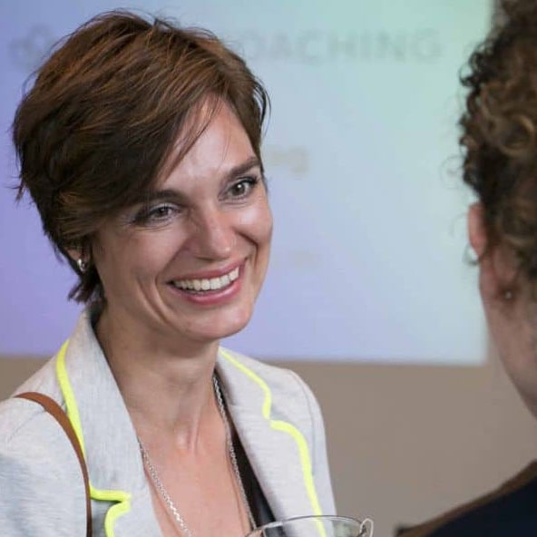 Eenzaamheid Psycholoog in gesprek met coachee over de psychologische oorzaken van eenzaamheid