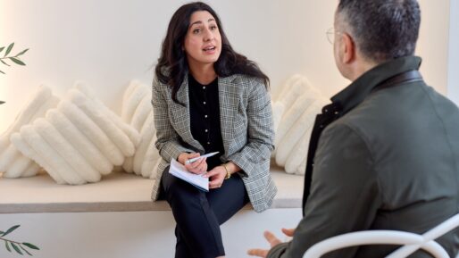 Denk je aan een bedrijfsmaatschappelijk werker? Misschien past een coach of psycholoog beter 