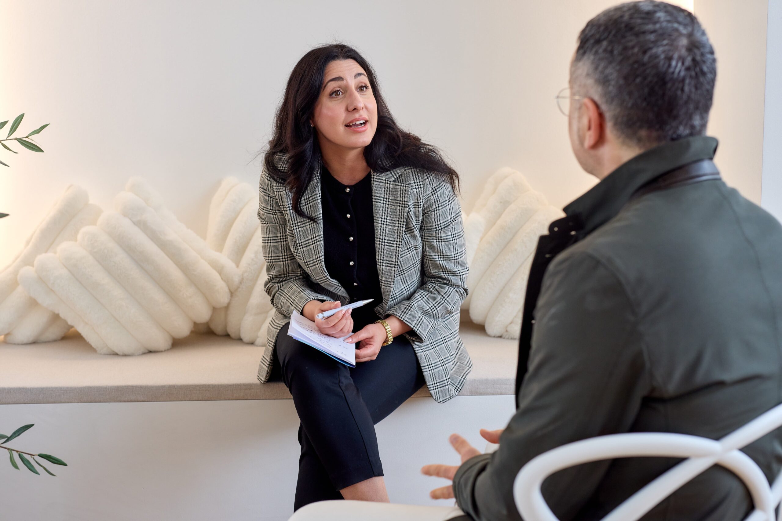 Denk je aan een bedrijfsmaatschappelijk werker? Misschien past een coach of psycholoog beter 
