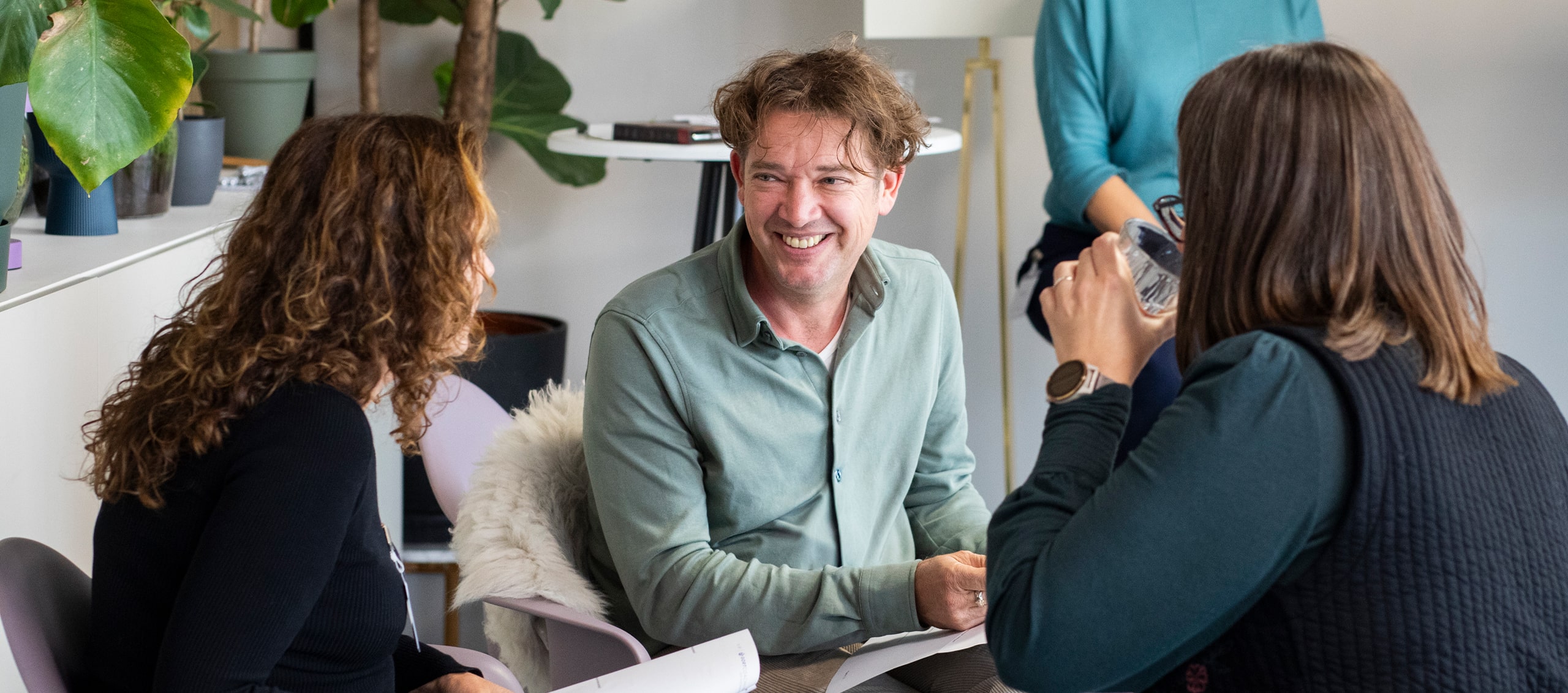 Complimenten op de werkvloer: hoe doe je dat nu echt?